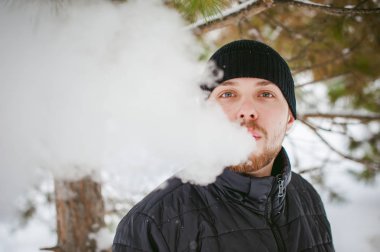 sakallı bir genç adam