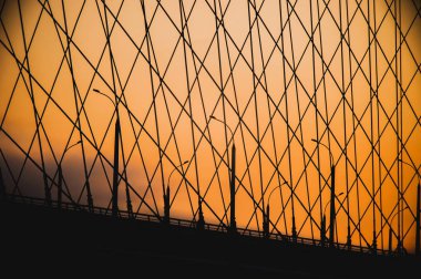 Kefenleri Köprüsü'nde Günbatımı siluet fenerler