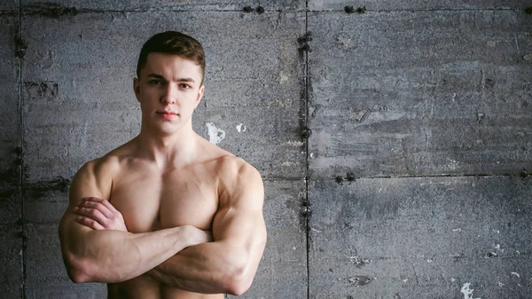 Studio portret jonge sexy mannen bodybuilder atleet — Stockfoto