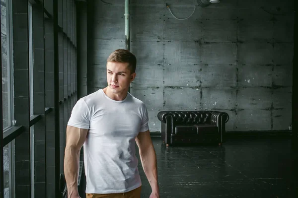 Στούντιο πορτρέτου νέοι σέξι άνδρες bodybuilder αθλητή — Φωτογραφία Αρχείου