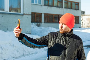 adam kendini fotoğraf çekimi. 