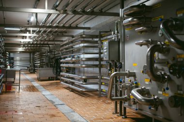 Koridor bira de metal borular ile bina bir üretim