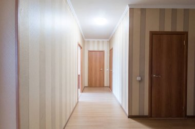 Rusya, Moskova... 11 Haziran 2019: iç oda dairesi. Yurtta standart onarım dekorasyonu