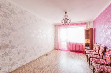 Rusya, Moskova... 12 Haziran 2019: iç oda dairesi. Yurtta standart onarım dekorasyonu