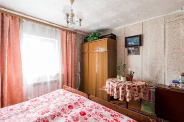 Rusya, Moskova... 12 Haziran 2019: iç oda dairesi. Yurtta standart onarım dekorasyonu