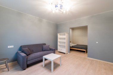 Rusya, Moskova... 4 Temmuz 2019: iç oda dairesi. Yurtta standart onarım dekorasyonu