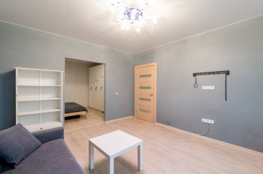 Rusya, Moskova... 4 Temmuz 2019: iç oda dairesi. Yurtta standart onarım dekorasyonu