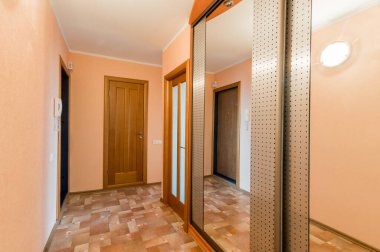 Rusya, Moskova - Temmuz 05, 2019: iç oda dairesi. Yurtta standart onarım dekorasyonu