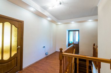 Rusya, Moskova... 06 Temmuz 2019: iç oda dairesi. Yurtta standart onarım dekorasyonu