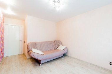 Rusya, Moskova... 16 Temmuz 2019: iç oda dairesi. Pansiyonda standart onarım dekorasyonu. modern oda