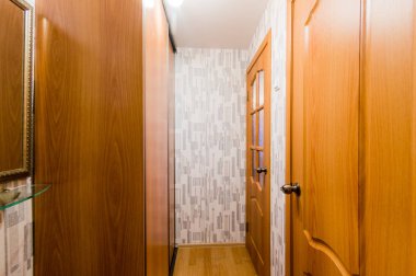 Rusya, Moskova... 16 Temmuz 2019: iç oda dairesi. Yurtta standart onarım dekorasyonu