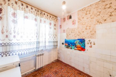 Rusya, Moskova... 23 Temmuz 2019: iç oda dairesi. Eski usul dikkatsiz, modern olmayan bir ortam. Kozmetik onarım gerekiyor