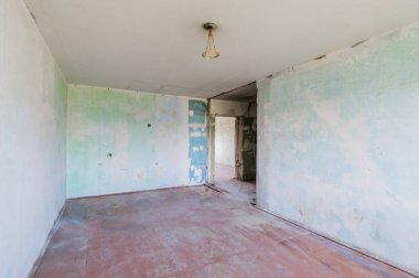 Rusya, Moskova... 23 Temmuz 2019: iç oda dairesi. Eski usul dikkatsiz, modern olmayan bir ortam. Kozmetik onarım gerekiyor