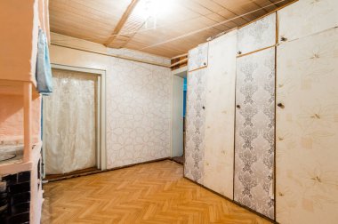 Rusya, Moskova... 23 Temmuz 2019: iç oda dairesi. Eski usul dikkatsiz, modern olmayan bir ortam. Kozmetik onarım gerekiyor