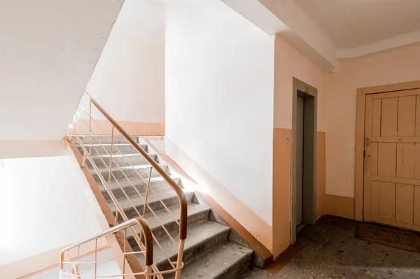 Rusia Omsk Agosto 2019 Habitación Interior Lugar Público Escalera — Foto de Stock