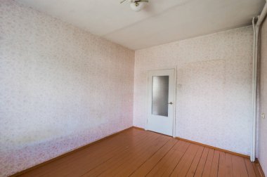 Rusya, Moskova... 05 Ağustos 2019: İç mekan dairesi modern, parlak, rahat atmosfer. Genel temizlik, ev dekorasyonu, satılık ev hazırlığı.