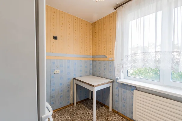 ロシア モスクワ 2019年8月5日 インテリアルームアパート現代明るい居心地の良い雰囲気 掃除や家の装飾販売のための家の準備 — ストック写真