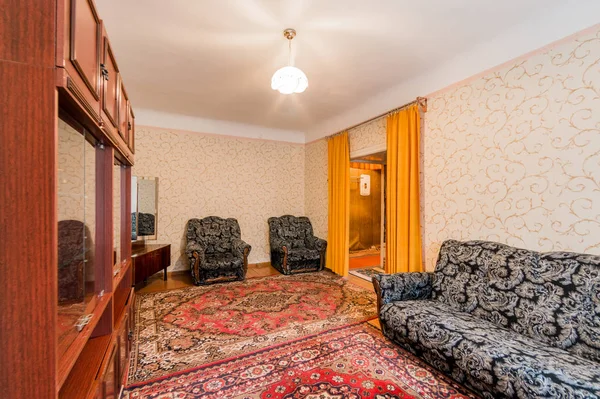 Rosja Moskwa Sierpnia 2019 Mieszkanie Pokoju Wewnętrznym Zrujnowało Stare Niedbałe — Zdjęcie stockowe