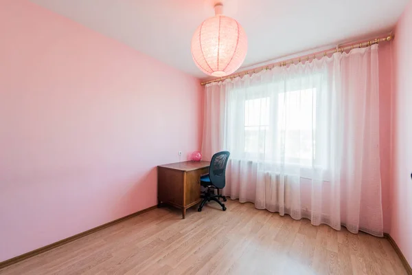 ロシア モスクワ 8月25 2019 インテリアルームアパート現代明るい居心地の良い雰囲気 掃除や家の装飾販売のための家の準備 — ストック写真
