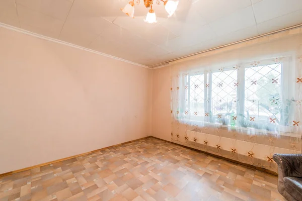 ロシア モスクワ 2019年9月5日 インテリアルームアパート現代明るい居心地の良い雰囲気 掃除や家の装飾販売のための家の準備 — ストック写真
