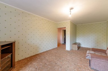 Rusya, Moskova... 10 Eylül 2019: İç mekan dairesi modern, parlak, rahat atmosfer. Genel temizlik, ev dekorasyonu, satılık ev hazırlığı.