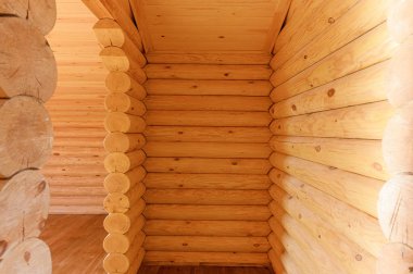 Rusya, Moskova... 10 Eylül 2019: İç mekan dairesi modern, parlak, rahat atmosfer. Tahta elementlerle güzel tasarımcı kır evi