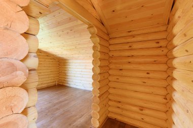 Rusya, Moskova... 10 Eylül 2019: İç mekan dairesi modern, parlak, rahat atmosfer. Tahta elementlerle güzel tasarımcı kır evi