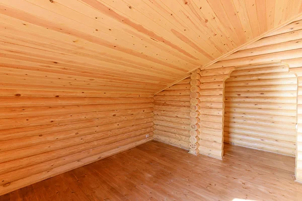 Rusya, Moskova... 10 Eylül 2019: İç mekan dairesi modern, parlak, rahat atmosfer. Tahta elementlerle güzel tasarımcı kır evi