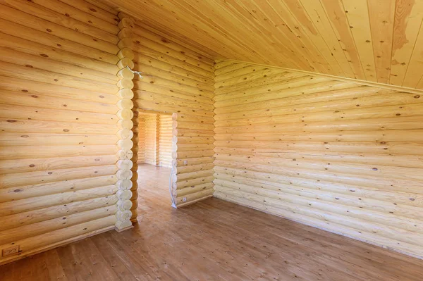 Rusya, Moskova... 10 Eylül 2019: İç mekan dairesi modern, parlak, rahat atmosfer. Tahta elementlerle güzel tasarımcı kır evi