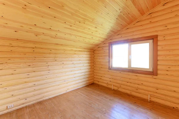 Rusya, Moskova... 10 Eylül 2019: İç mekan dairesi modern, parlak, rahat atmosfer. Tahta elementlerle güzel tasarımcı kır evi