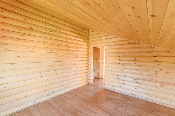 Rusya, Moskova... 10 Eylül 2019: İç mekan dairesi modern, parlak, rahat atmosfer. Tahta elementlerle güzel tasarımcı kır evi