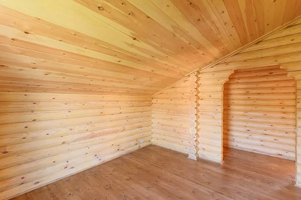 Rusya, Moskova... 10 Eylül 2019: İç mekan dairesi modern, parlak, rahat atmosfer. Tahta elementlerle güzel tasarımcı kır evi