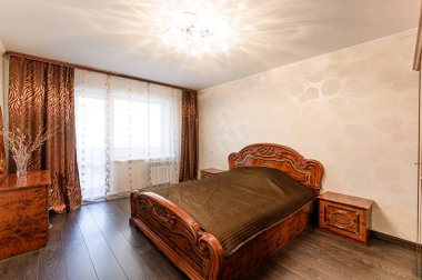 Rusya, Moskova... 10 Ekim 2019: İç mekan dairesi modern, parlak, rahat atmosfer. Genel temizlik, ev dekorasyonu, satılık ev hazırlığı.