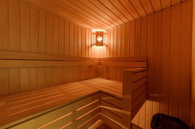 Rusya, Moskova... 10 Ekim 2019: İç mekan dairesi modern, parlak, rahat atmosfer. Genel temizlik, satılık ev hazırlığı. Hamam, sauna