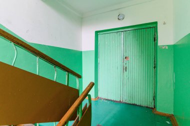 Rusya, Moskova - 10 Ekim 2019: iç daire halka açık yer, merdiven