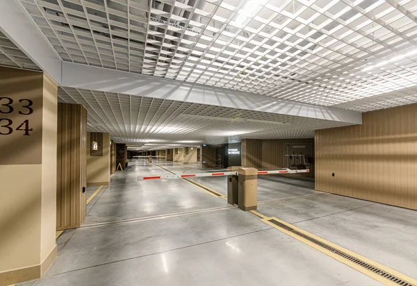 Rusia Moscú Octubre 2019 Interior Brillante Garaje Moderno Aparcamiento Subterráneo — Foto de Stock