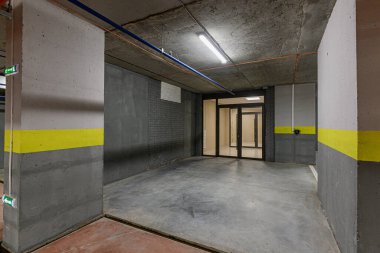 Rusya, Moskova - 15 Kasım 2019: dahili oda aydınlık modern araba garajı