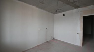 Rusya, Moskova... 15 Kasım 2019: İç mekan dairesi modern, parlak, rahat atmosfer. Genel temizlik, ev dekorasyonu, satılık ev hazırlığı.