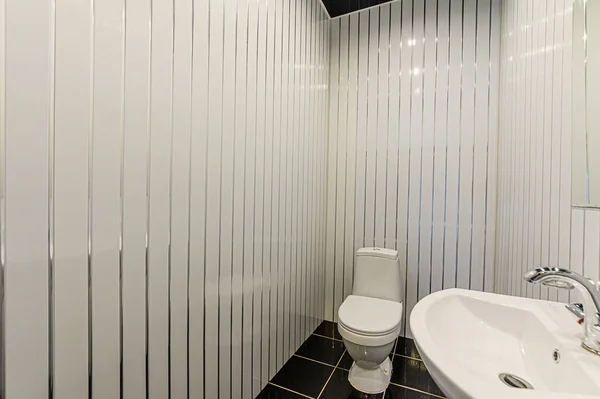 러시아 모스코 2019 아파트 현대밝은 분위기 전반적 화장실 싱크대 화장실 — 스톡 사진