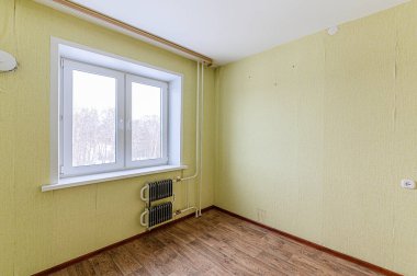 Rusya, Moskova... 05 Aralık 2019: İç mekan dairesi modern, parlak, rahat atmosfer. Genel temizlik, ev dekorasyonu, satılık ev hazırlığı.