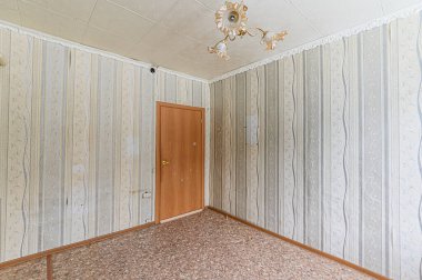 Rusya, Moskova... 05 Aralık 2019: İç mekan dairesi modern, parlak, rahat atmosfer. Genel temizlik, ev dekorasyonu, satılık ev hazırlığı.