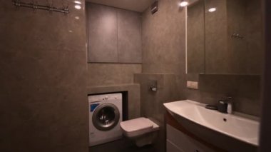 Rusya, Moskova... 15 Aralık 2019: İç mekan dairesi modern, parlak, rahat atmosfer. Genel temizlik, ev dekorasyonu, satılık ev hazırlığı.