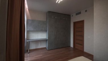 Rusya, Moskova... 15 Aralık 2019: İç mekan dairesi modern, parlak, rahat atmosfer. Genel temizlik, ev dekorasyonu, satılık ev hazırlığı.