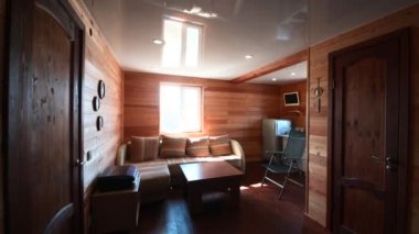 Rusya, Moskova... 15 Aralık 2019: İç mekan dairesi modern, parlak, rahat atmosfer. Genel temizlik, ev dekorasyonu, satılık ev hazırlığı.