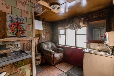 Rusya, Moskova... 15 Ocak 2020: İç mekan dairesi modern, parlak, rahat atmosfer. Eski pasaklı, pasaklı, modern olmayan bir ortam. Kozmetik onarım gerekiyor