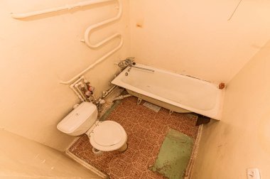 Rusya, Moskova... 15 Ocak 2020: İç mekan dairesi modern, parlak, rahat atmosfer. Genel temizlik, banyo, lavabo, dekorasyon elemanları, tuvalet.