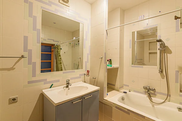 Rosja Moskwa Stycznia 2020 Łazienka Umywalka Elementy Dekoracyjne Toaleta — Zdjęcie stockowe