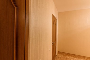 Rusya, Moskova... 15 Ocak 2020: İç mekan dairesi modern, parlak, rahat atmosfer. Genel temizlik, ev dekorasyonu, satılık ev hazırlığı.