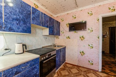 Rusya, Moskova... 25 Ocak 2020: İç mekan dairesi modern, parlak, rahat atmosfer. Genel temizlik, ev dekorasyonu, satılık ev hazırlığı.