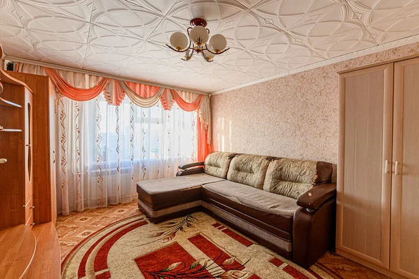 ロシア モスクワ 2020年1月25日 インテリアルームアパート現代明るい居心地の良い雰囲気 掃除や家の装飾販売のための家の準備 — ストック写真